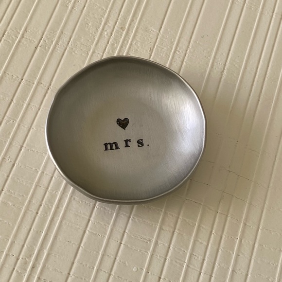 Francesca’s collections Mrs metal trinket dish - Picture 6 of 9